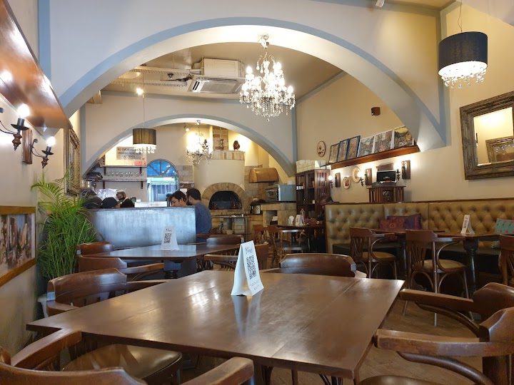 cafe nomad