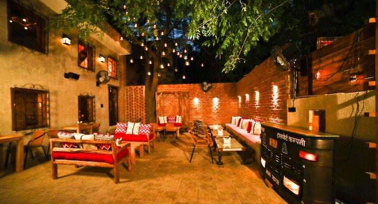 Nukkad Cafe And Bar 1
