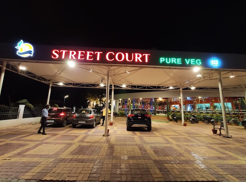 Street Court Restaurant
