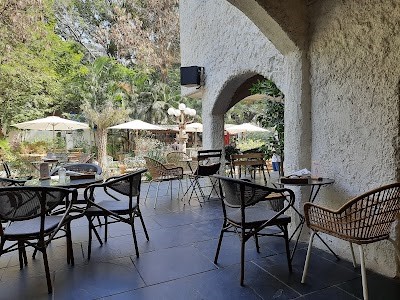Le Vantage Cafe Bar