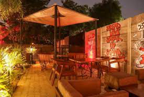 13 Hobnob Bistro