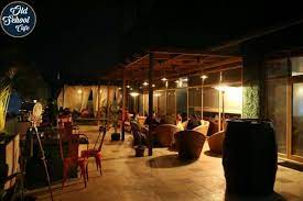 13 Old School Cafe