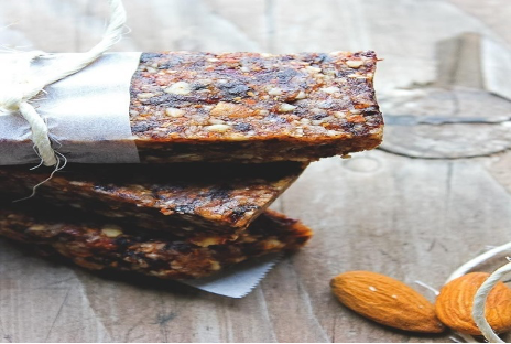 14 Dates And Almonds