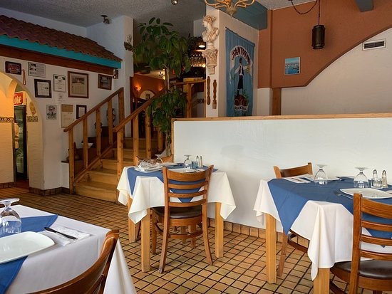 15. Santorini Greek Taverna