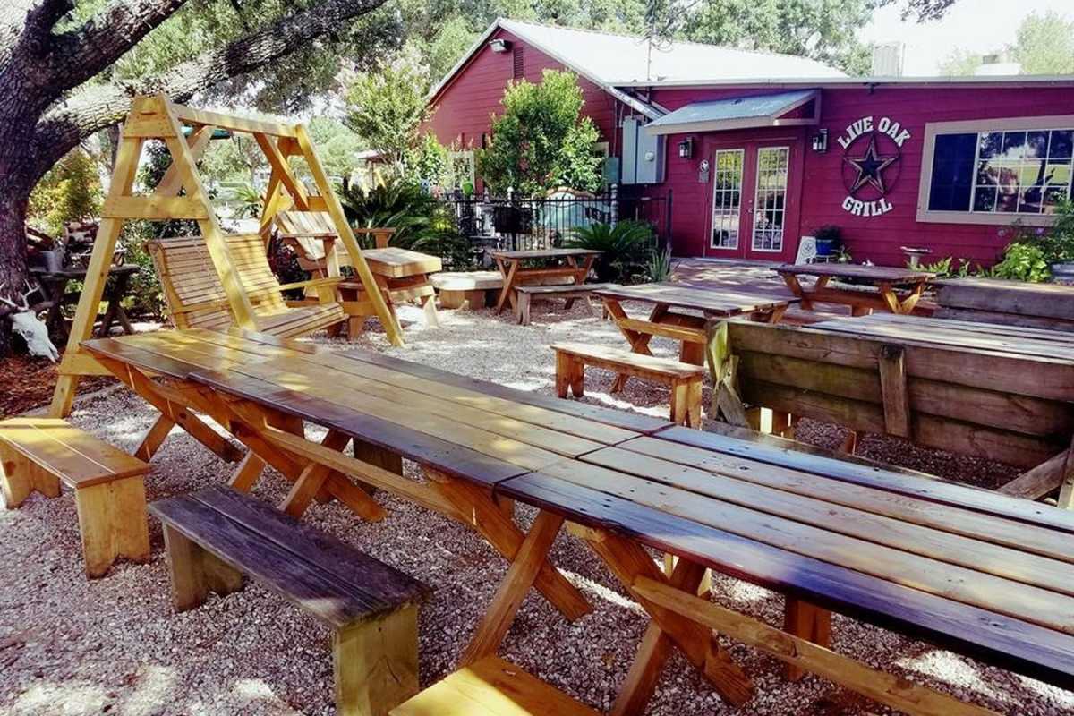 2. Live Oak Grill 2. Live Oak Grill