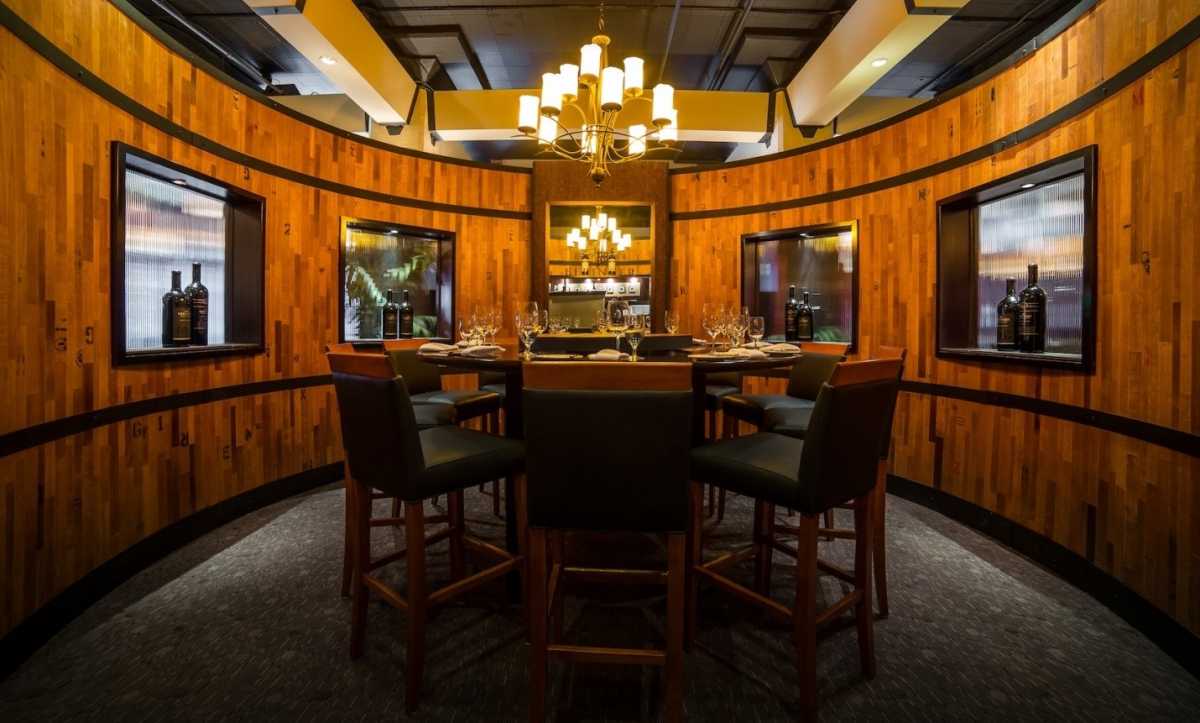 3. Vintage Chophouse and Tavern
