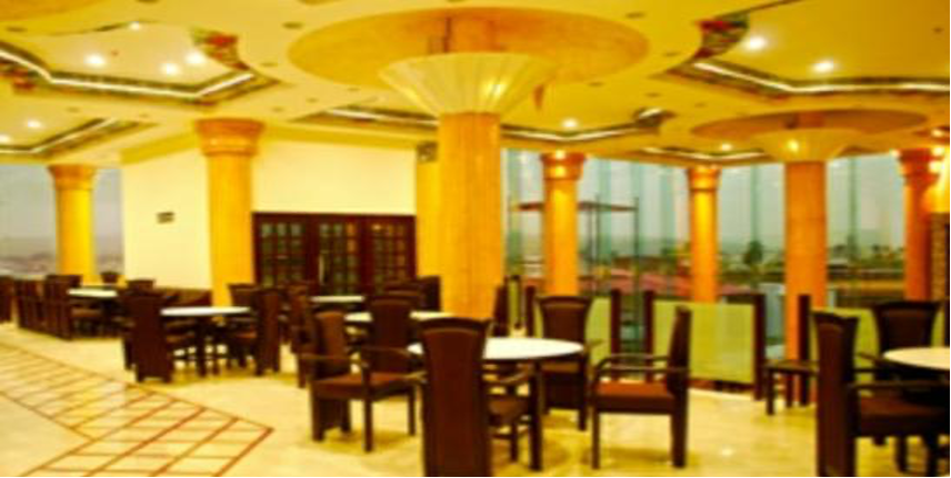 4. Restaurant Emerald Court