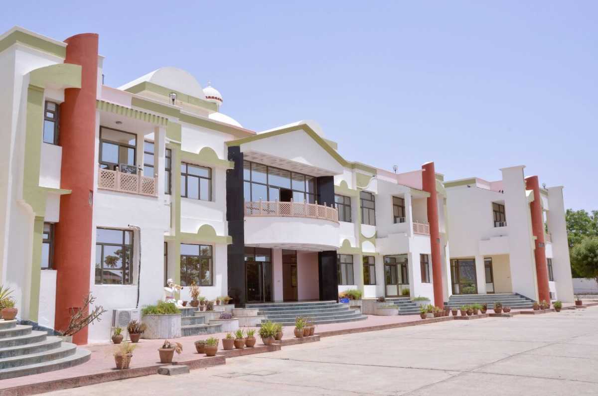 Mauj Hotel