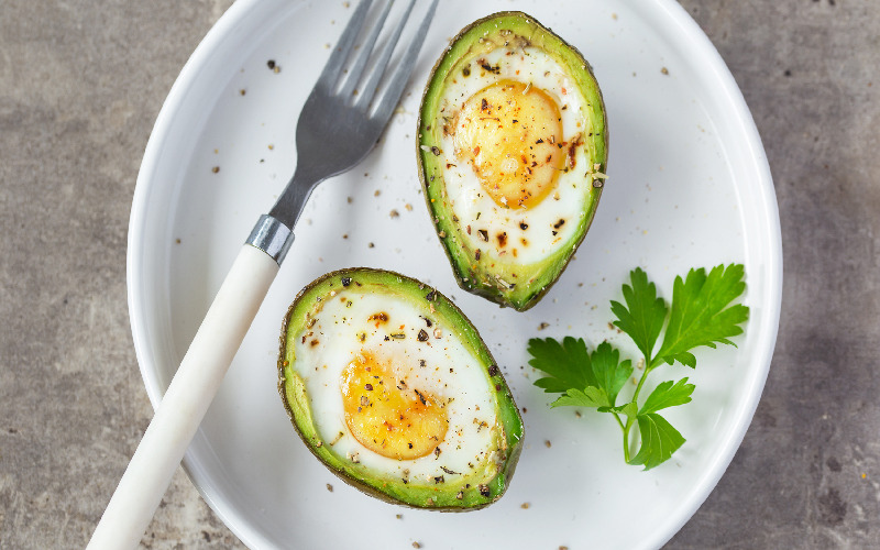 baked-avocado-eggs