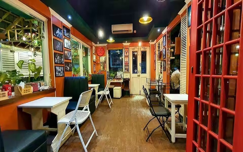 cafe-by-the-lane