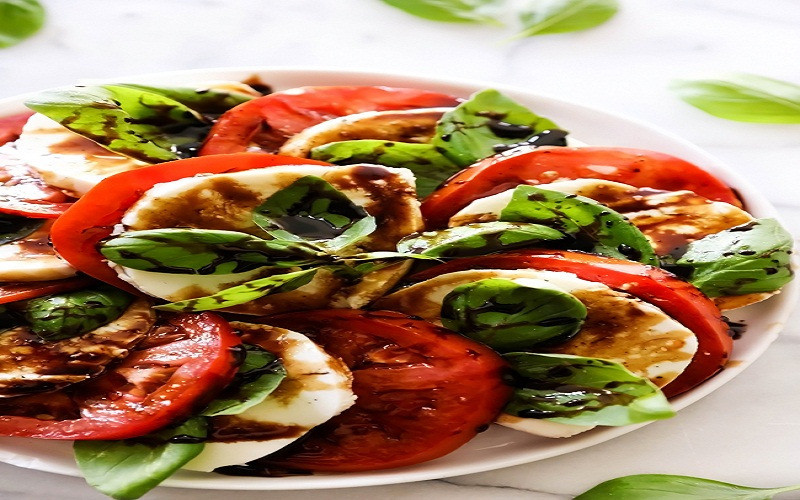 caprese-salad-with-balsamic-glaze