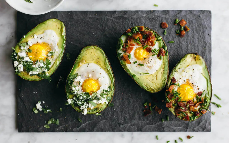 egg-and-avocado-breakfast-sushi