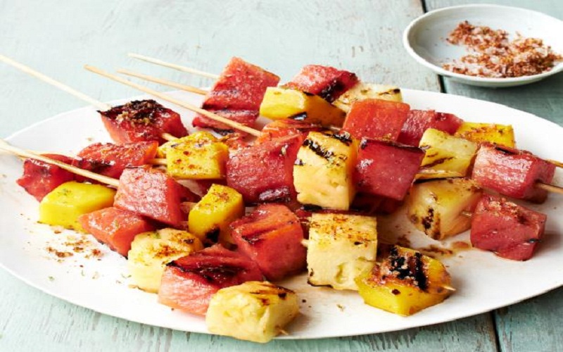 grilled-fruit-skewers