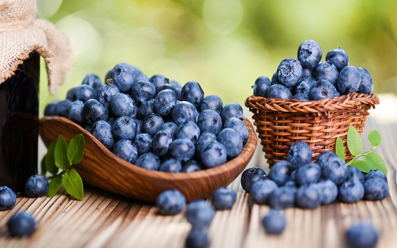 Blueberries,Fruits,In,Wicker,Basket,On,Old,Wooden,Table.,Blueberry