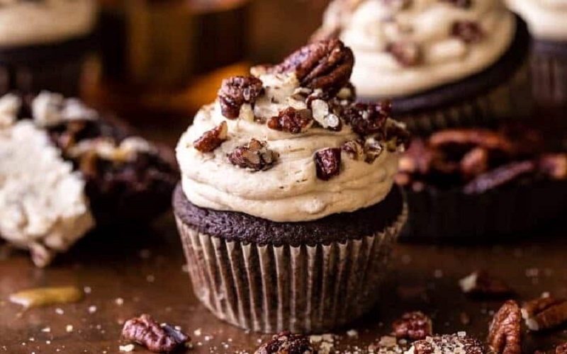 chocolate-bourbon-pecan-pie-cupcake