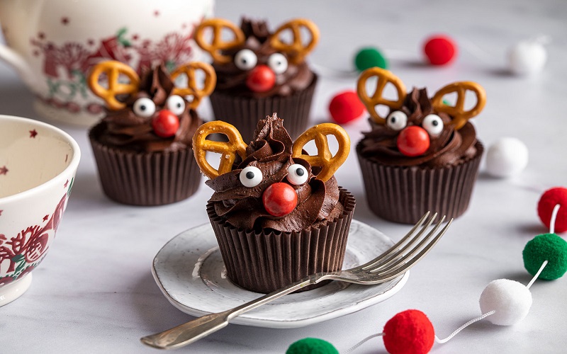 christmas-reindeer-cupcakes