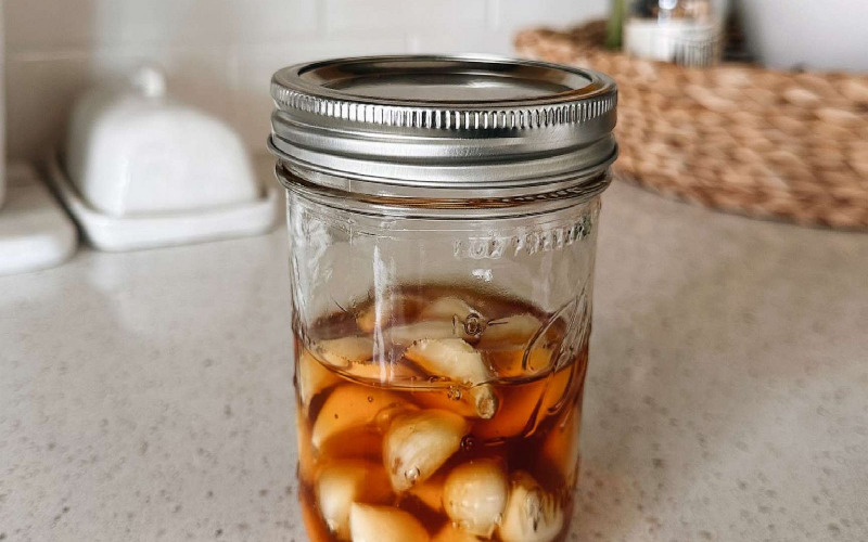 fermented-garlic-honey fermented-garlic-honey