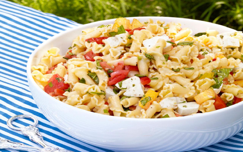 mug-caprese-pasta