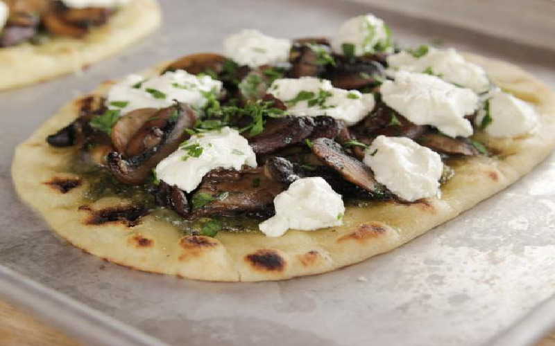 mushroom-and-goat-cheese-flatbread