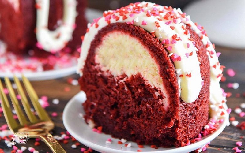 red-velvet-bundt-cake-with-cheese-cream-frosting