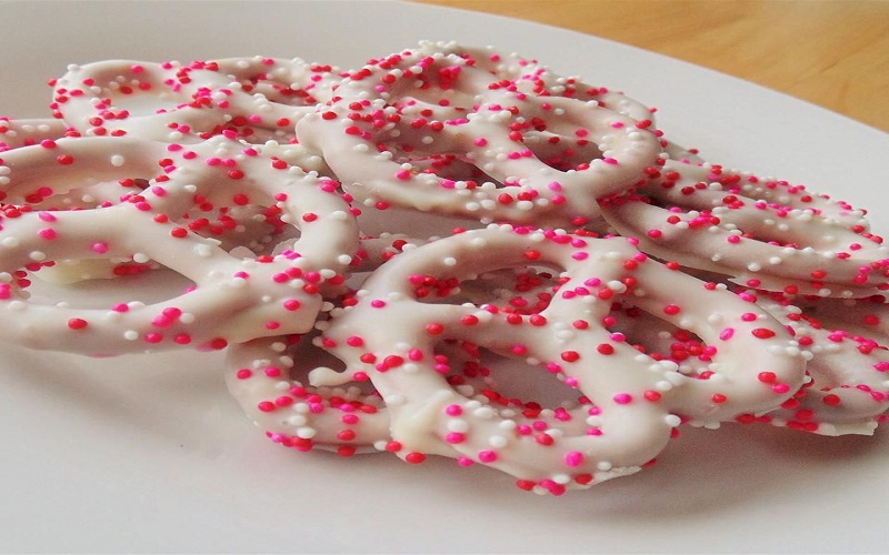 white-chocolatecovered-pretzels