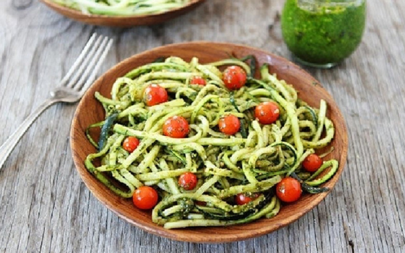 zucchini-noodles-with-pesto