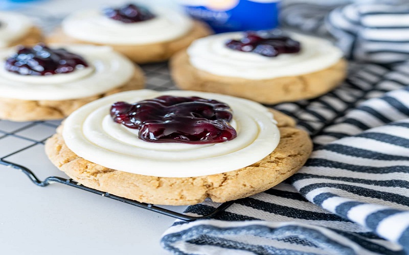 blueberry-cheesecake-cookie