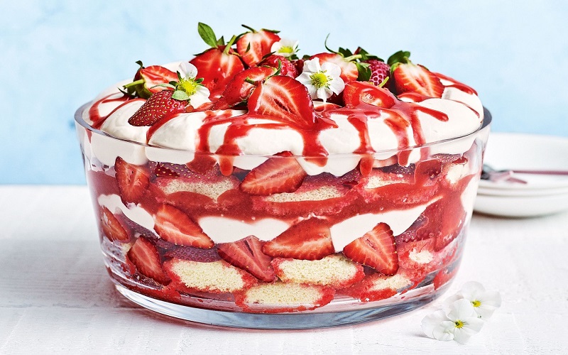 cheesecake-strawberry-trifle