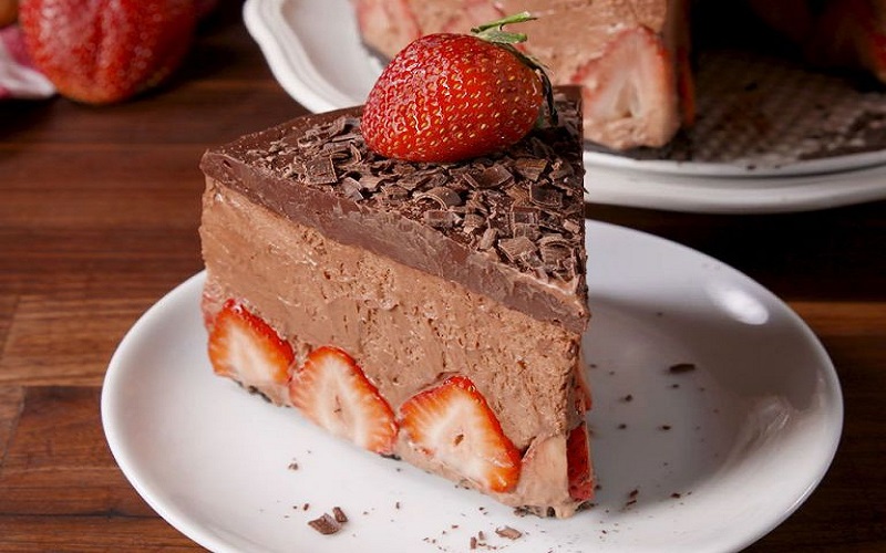 chocolate-strawberry-mousse-cake-recipe
