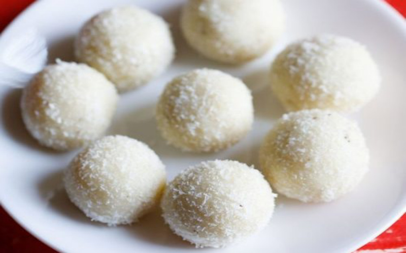 coconut-laddoo coconut-laddoo