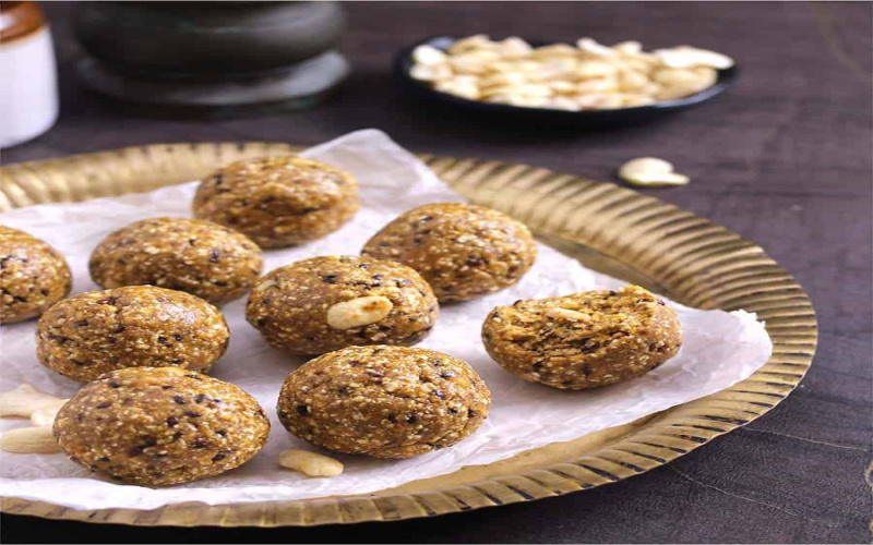 jaggery-laddoo jaggery-laddoo
