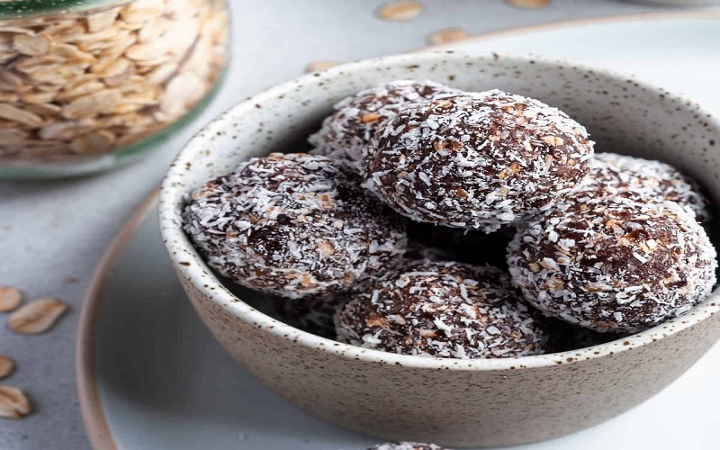 nutfree-chocolate-and-apricot-bliss-balls