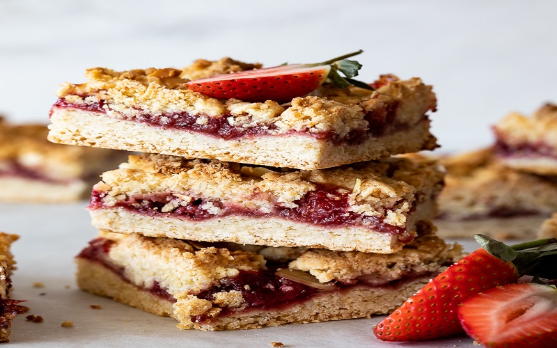 strawberry-crumb-bars