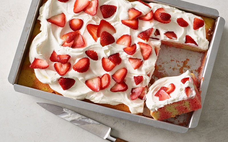 strawberry-poke-cake-recipe