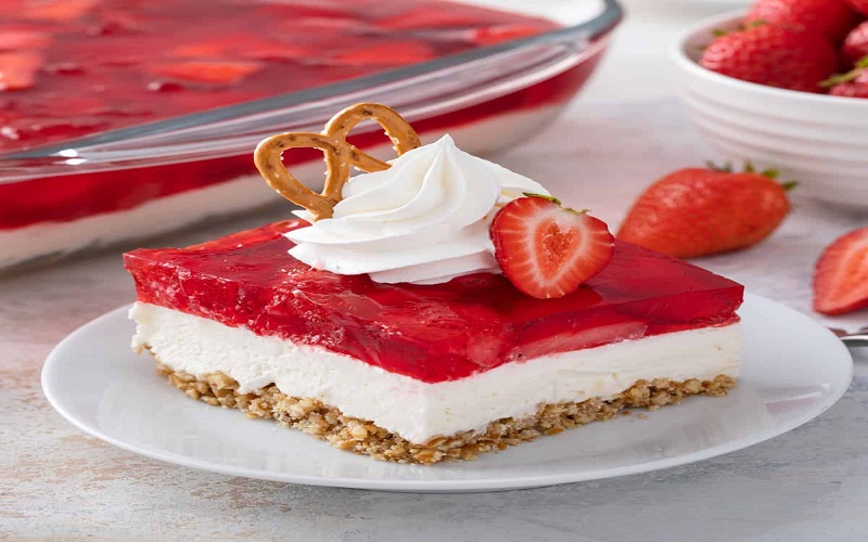 strawberry-pretzel-crumble
