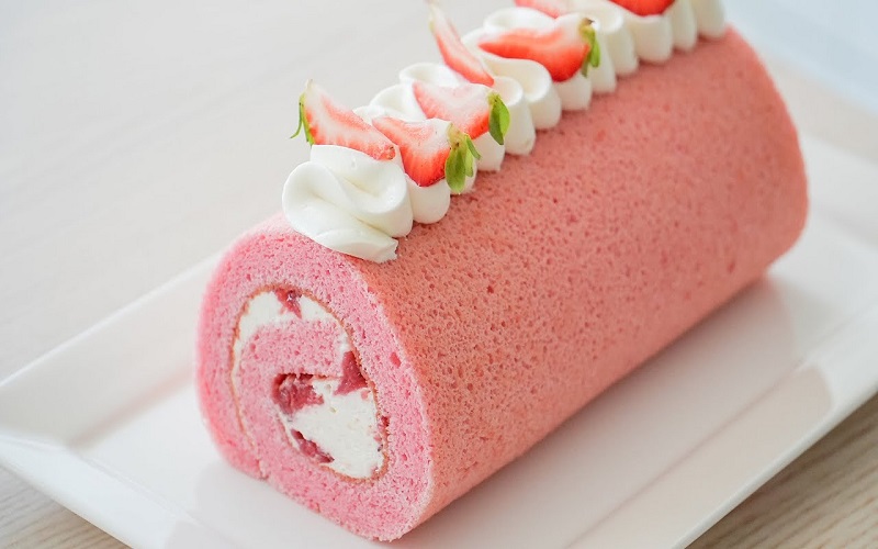 strawberry-swiss-roll