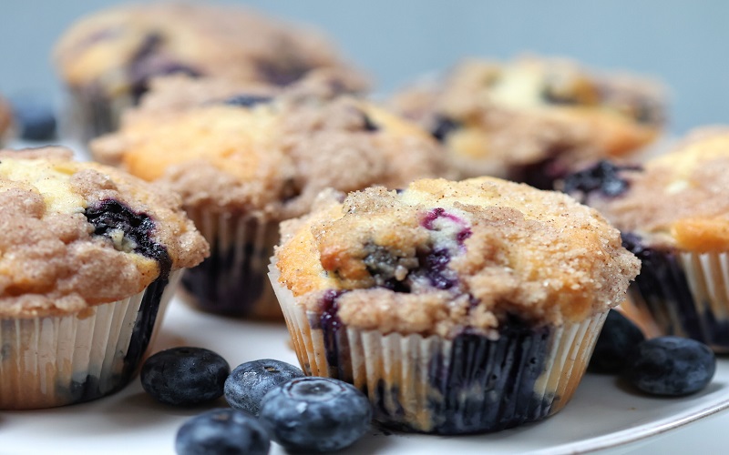 blueberry-buckle-muffins
