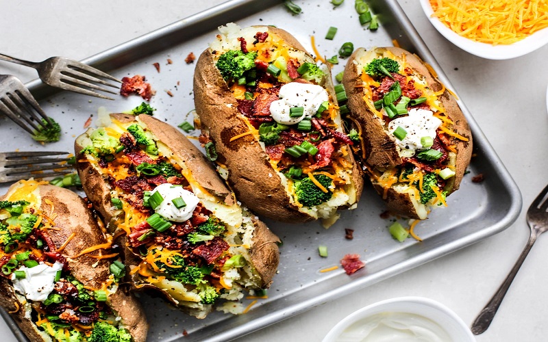 baked-potatoes-with-broccoli-and-cheese baked-potatoes-with-broccoli-and-cheese