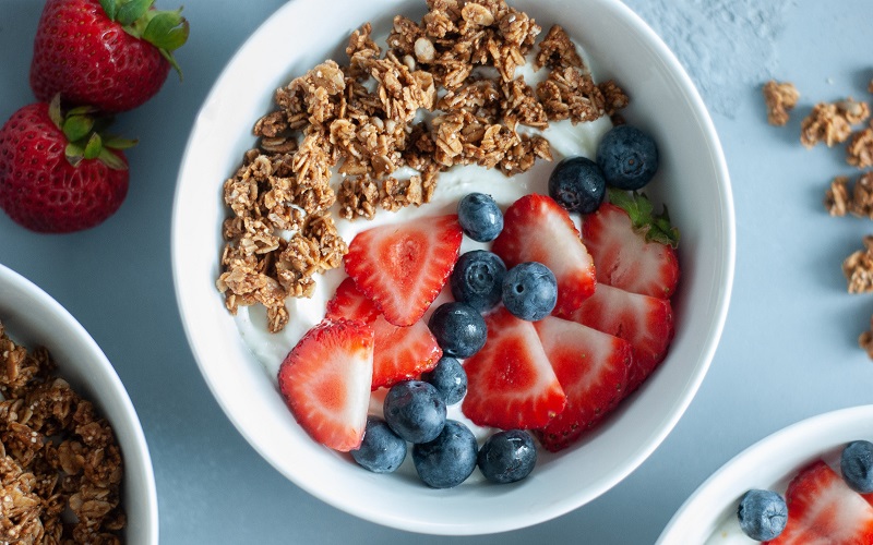 fruit-and-granola-greek-yogurt fruit-and-granola-greek-yogurt