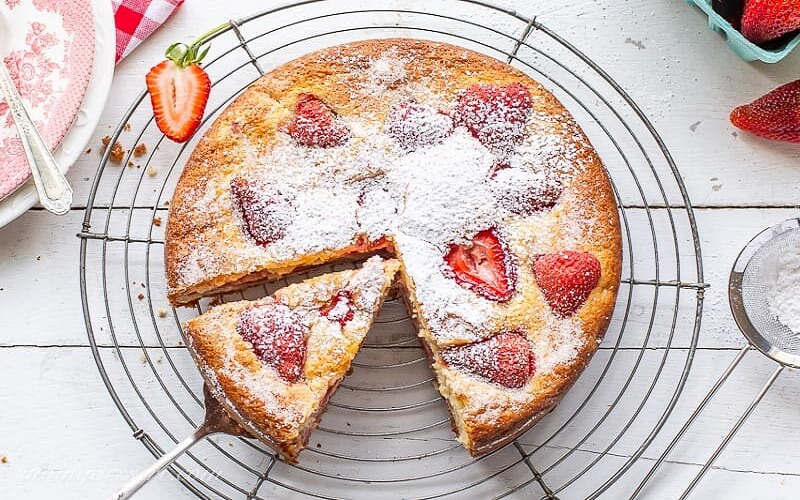 strawberry-breakfast-cake-recipe