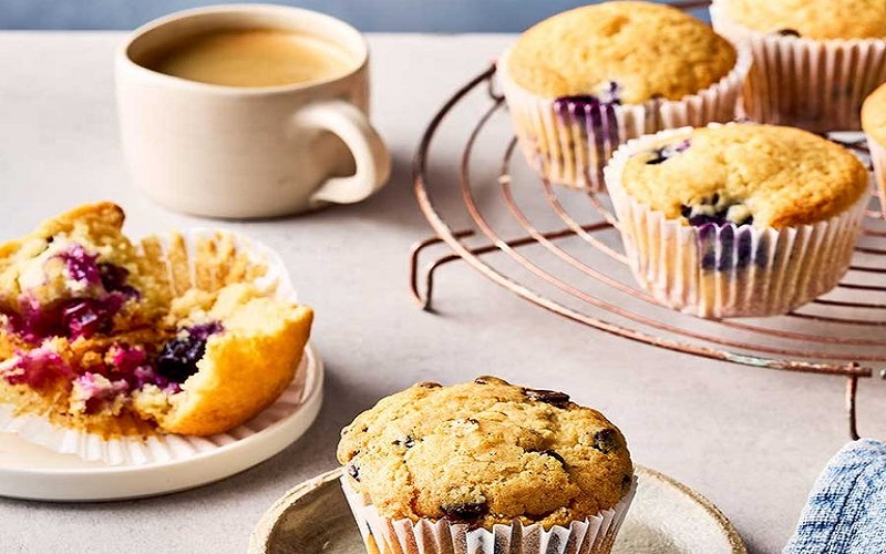 air-fryer-blueberry-muffin