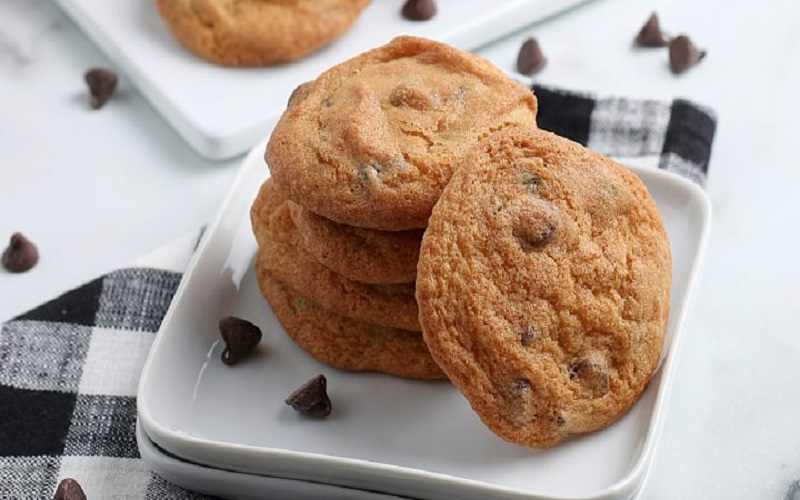 air-fryer-chocolate-chip-banana-cookie