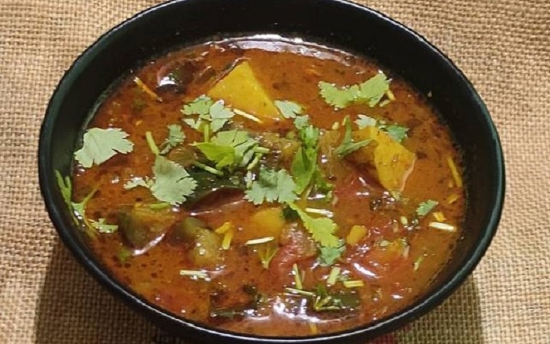 saoji-aloo-vangyachi-bhaji saoji-aloo-vangyachi-bhaji