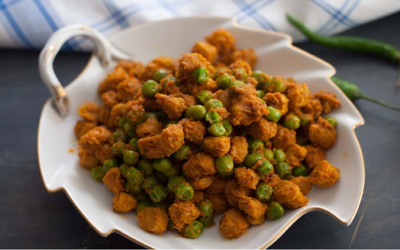 soya-chunks-with-green-peas