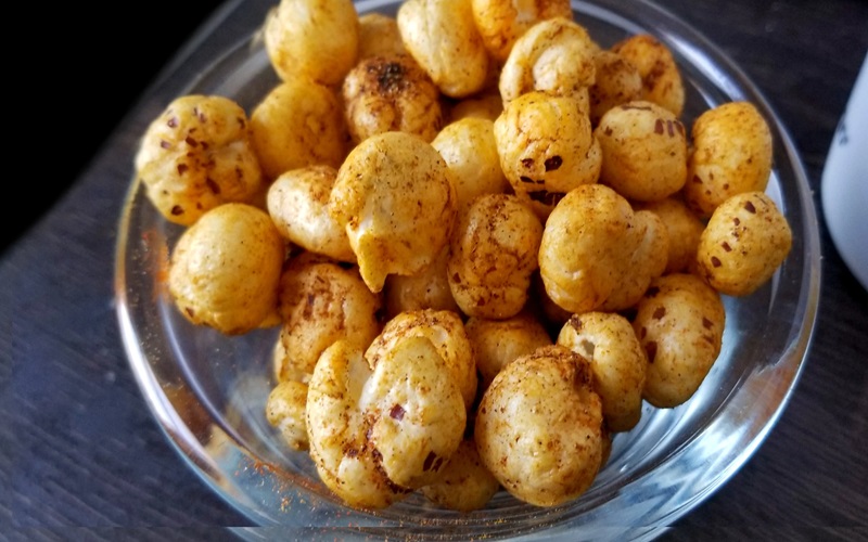 roasted-fox-nuts roasted-fox-nuts