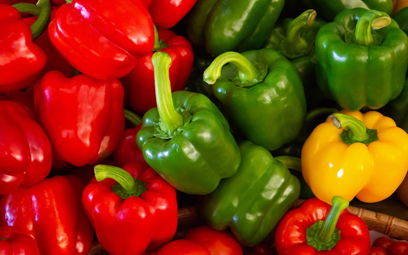 Red,Green,Yellow,Bell,Pepper,Background