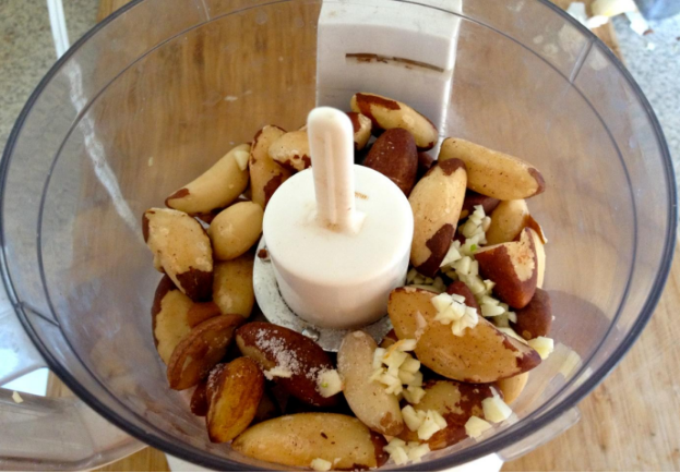 Brazil-Nut-Vegan-Parmesan