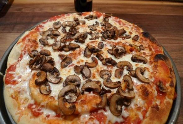 Cheese-And-Mushroom-Pizza