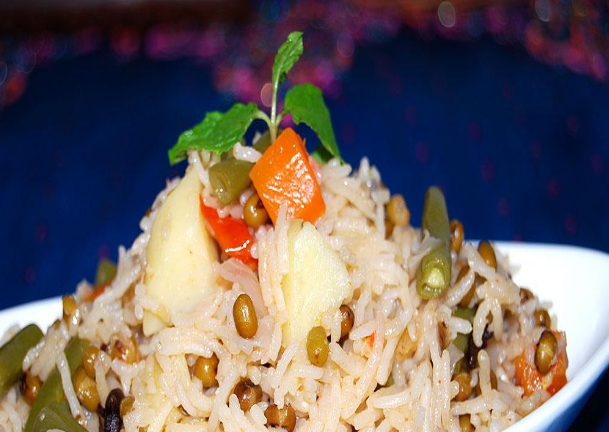 Milk-Biryani-with-green-gram