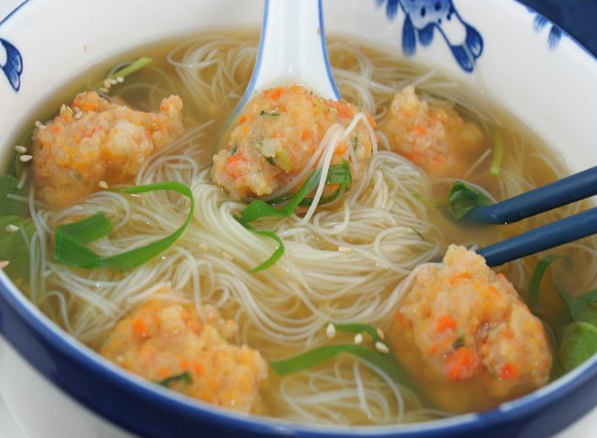 Prawn-and-pork-soup-with-balls